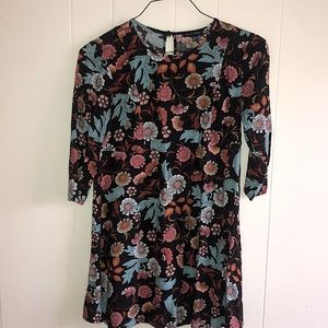 BEAUTIFUL 70s-esque floral top